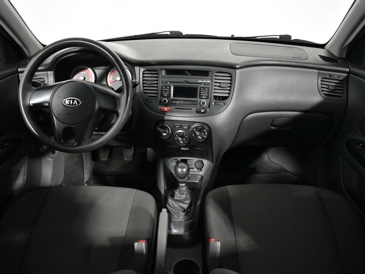 Kia Rio с пробегом — 2010 год. Фото: #10