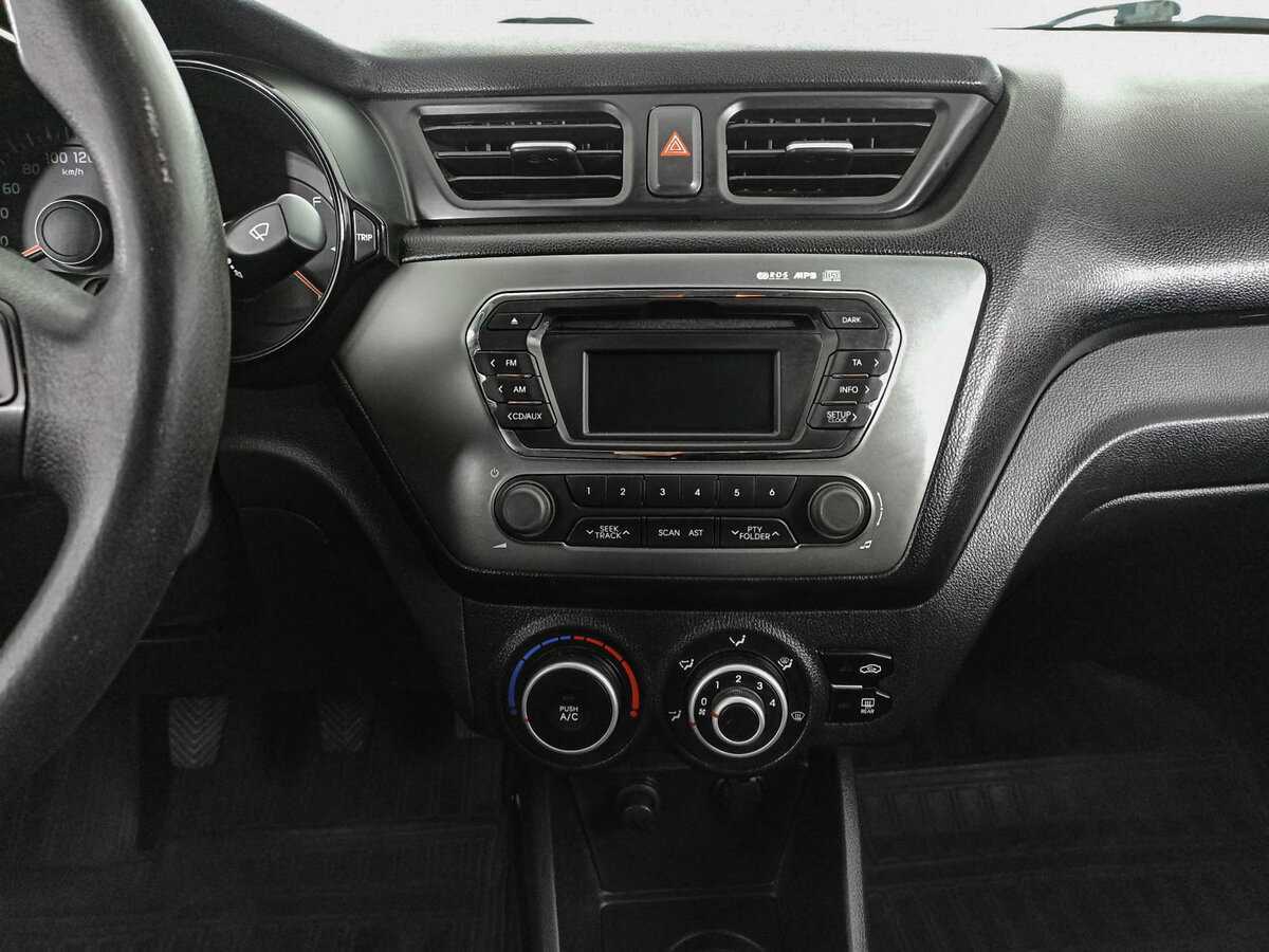 Kia Rio с пробегом — 2011 год. Фото: #14