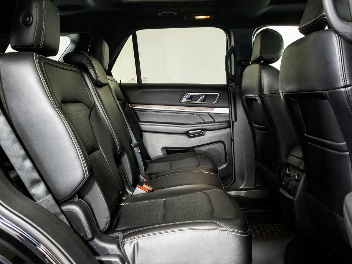 Ford Explorer с пробегом — 2016 год. Фото: #13