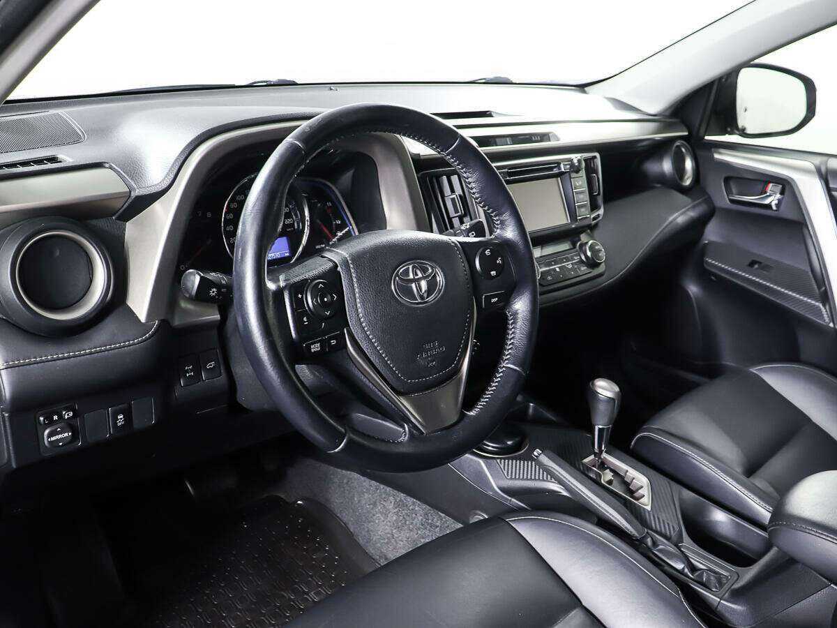 Toyota RAV4 с пробегом — 2013 год. Фото: #12