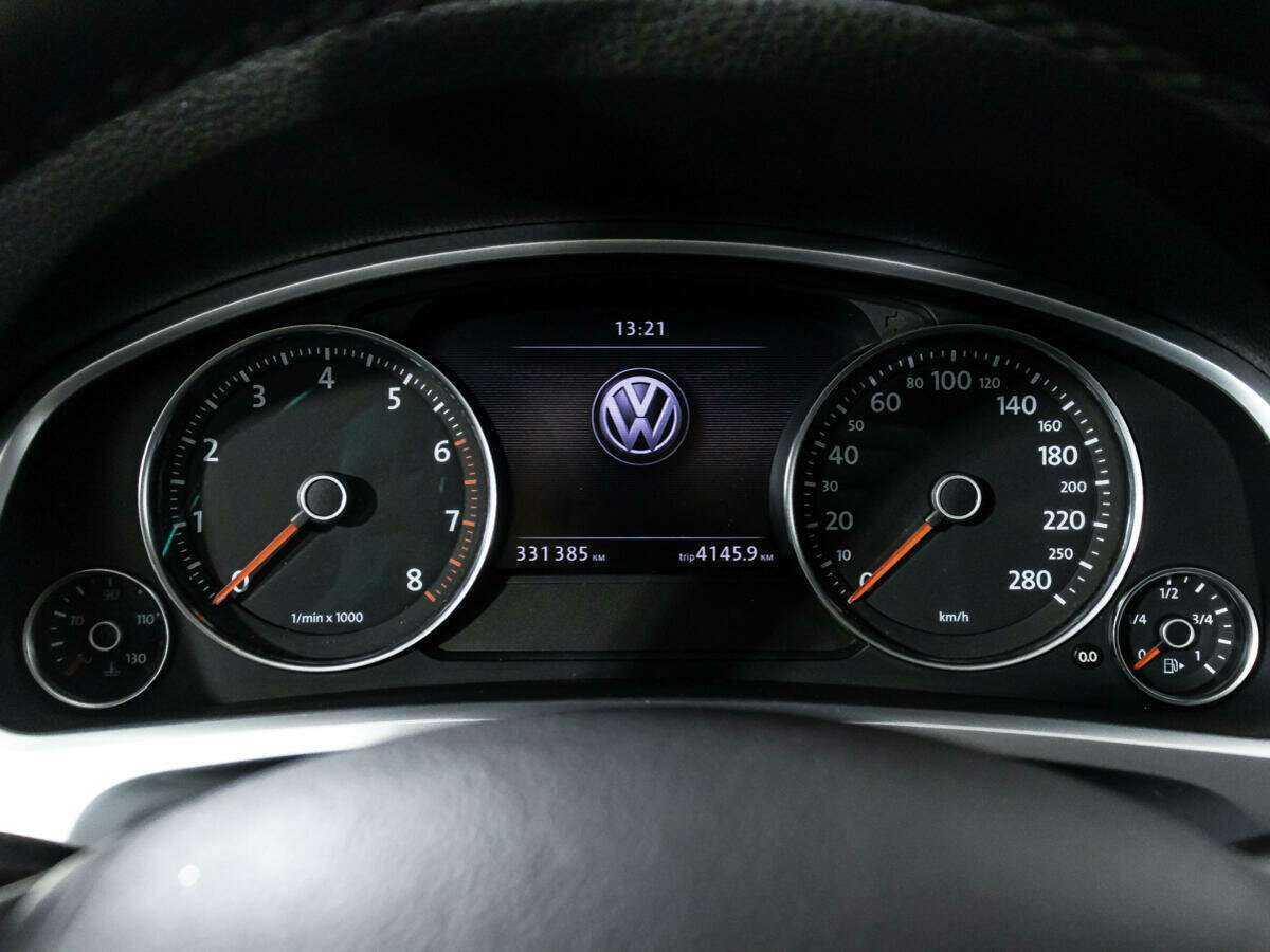 Volkswagen Touareg с пробегом — 2011 год. Фото: #11