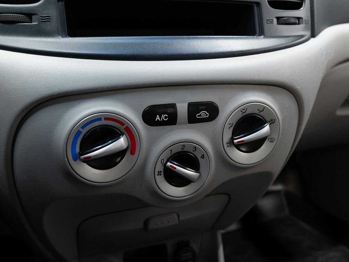 Hyundai Verna с пробегом — 2006 год. Фото: #16