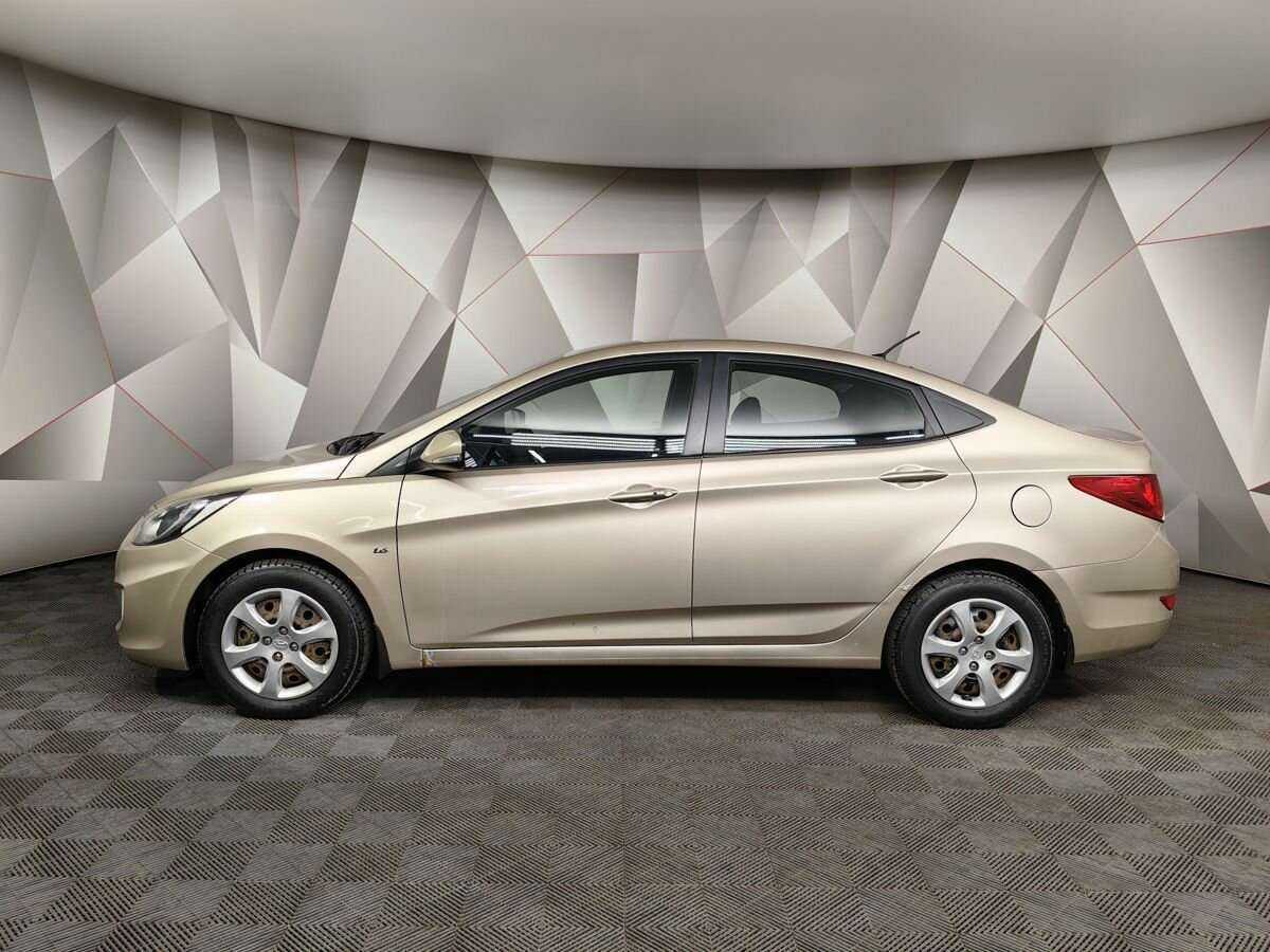 Hyundai Solaris с пробегом — 2011 год. Фото: #4
