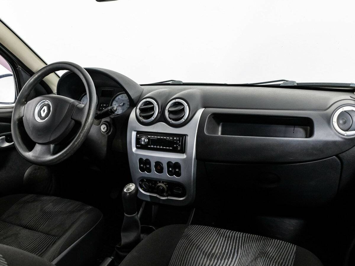 Renault Sandero с пробегом — 2011 год. Фото: #6