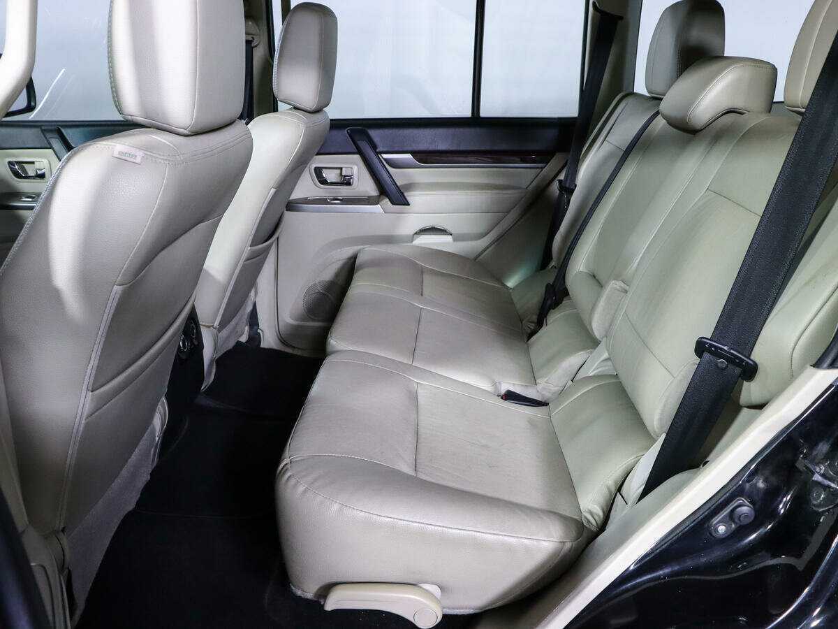 Mitsubishi Pajero с пробегом — 2017 год. Фото: #6