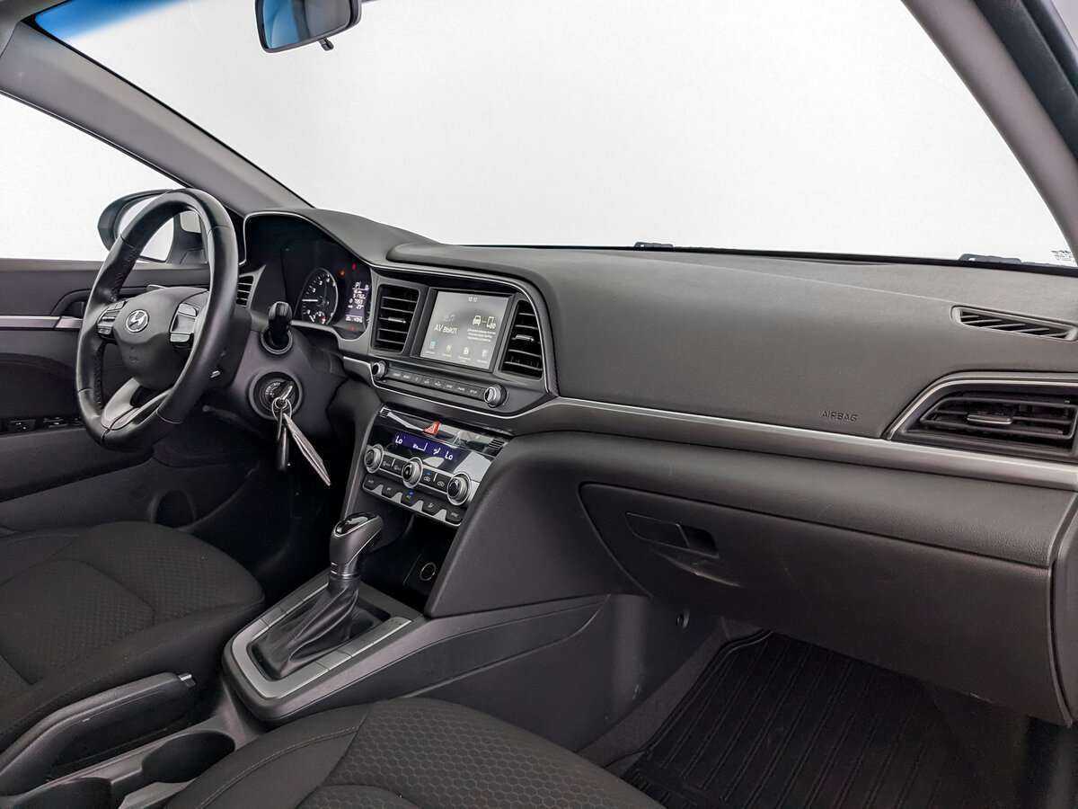 Hyundai Elantra с пробегом — 2020 год. Фото: #8
