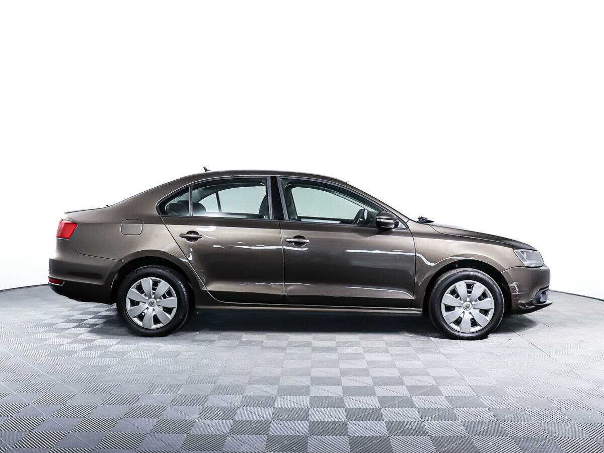 Volkswagen Jetta с пробегом — 2012 год. Фото: #2
