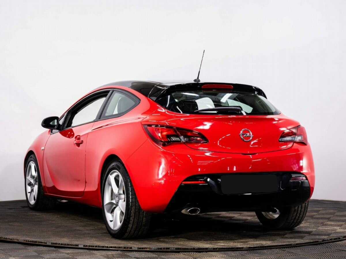Opel Astra с пробегом — 2012 год. Фото: #3