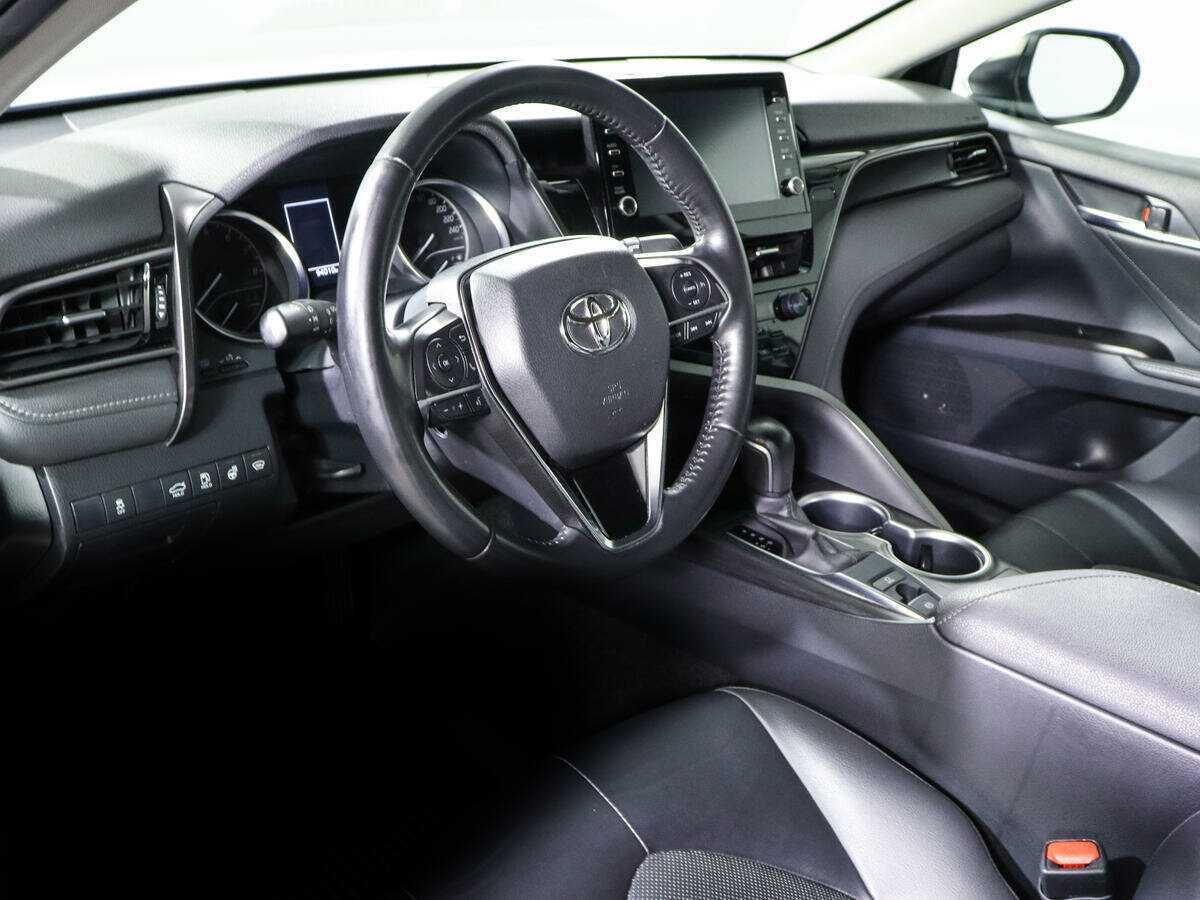 Toyota Camry с пробегом — 2021 год. Фото: #11