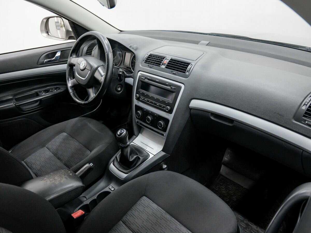 Skoda Octavia с пробегом — 2011 год. Фото: #6
