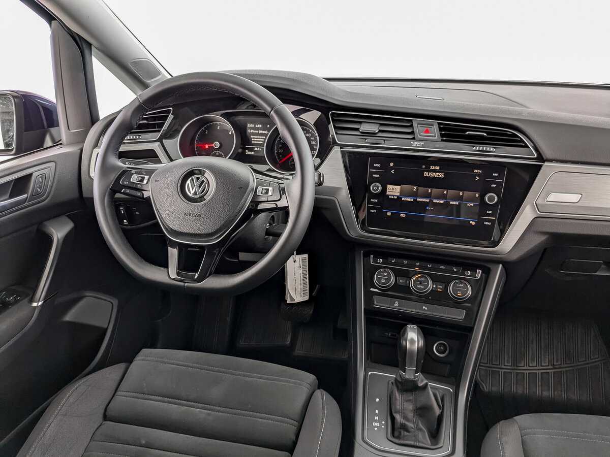 Volkswagen Touran с пробегом — 2018 год. Фото: #22