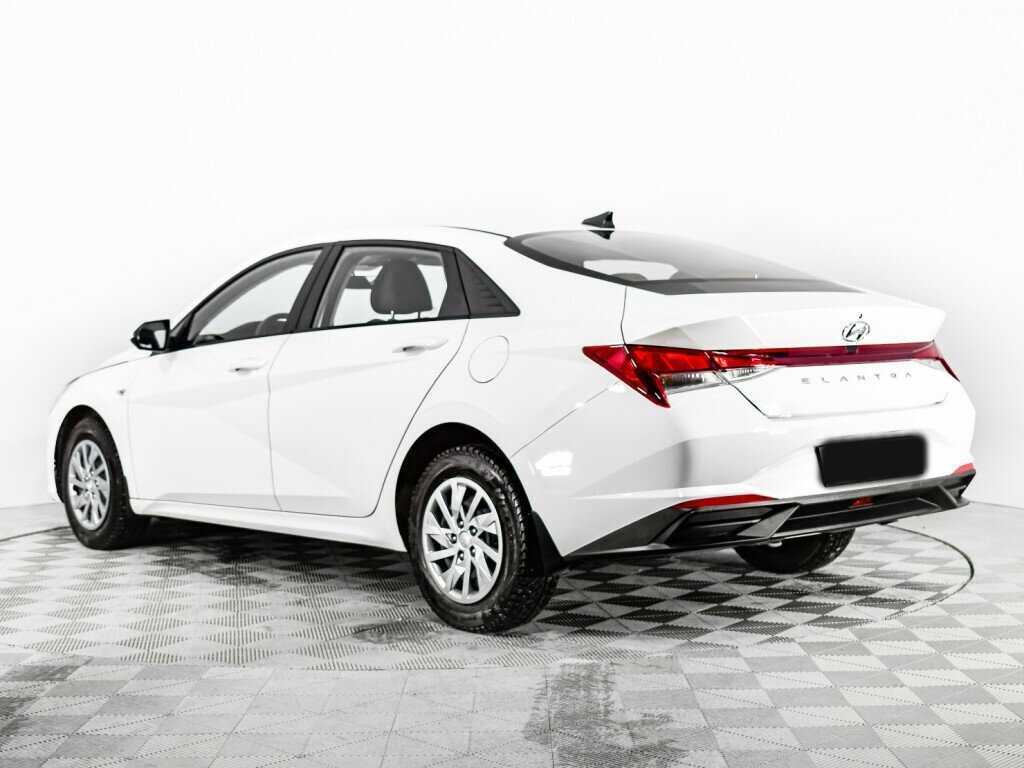 Hyundai Elantra с пробегом — 2021 год. Фото: #6