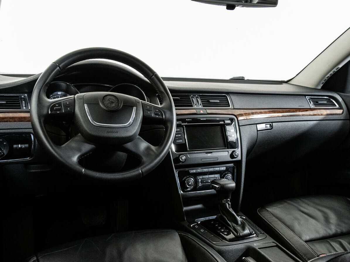 Skoda Superb с пробегом — 2011 год. Фото: #8