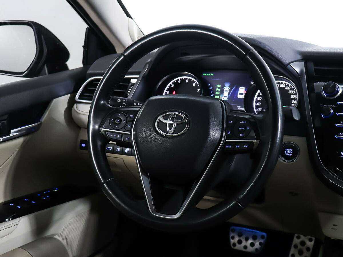 Toyota Camry с пробегом — 2018 год. Фото: #18