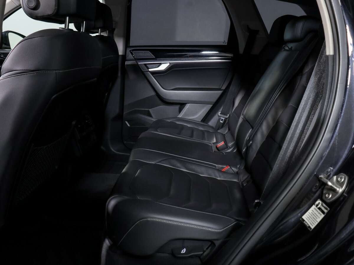 Volkswagen Touareg с пробегом — 2018 год. Фото: #4