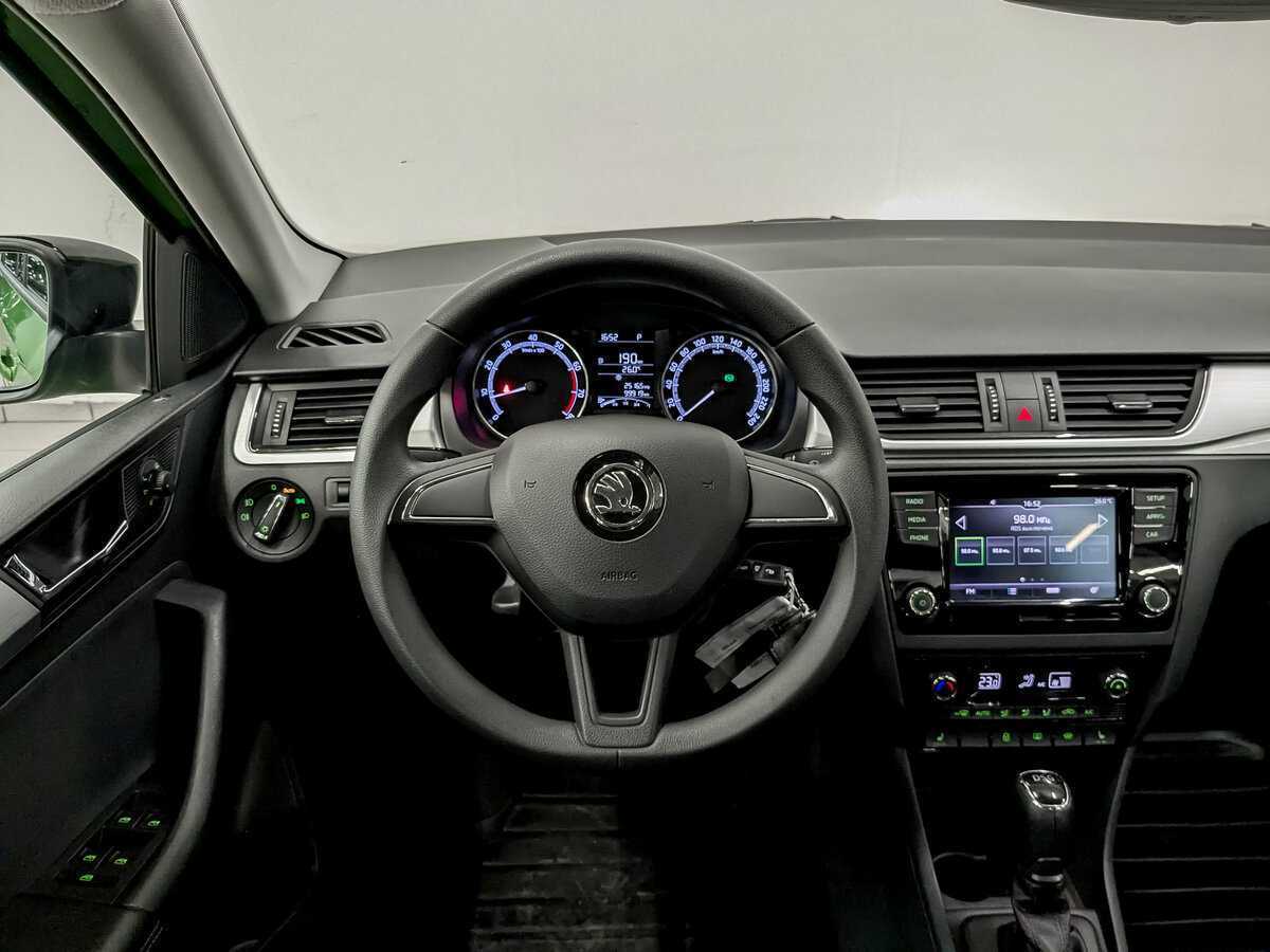 Skoda Rapid с пробегом — 2018 год. Фото: #18