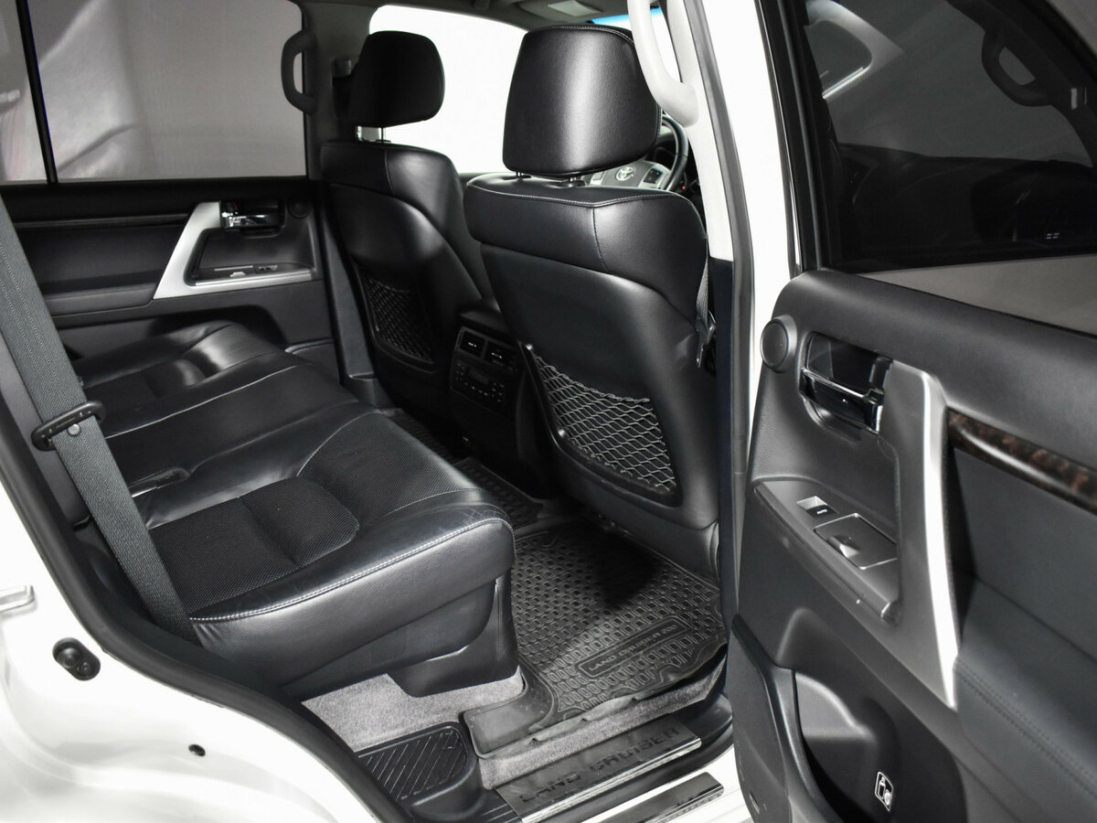 Toyota Land Cruiser с пробегом — 2013 год. Фото: #10