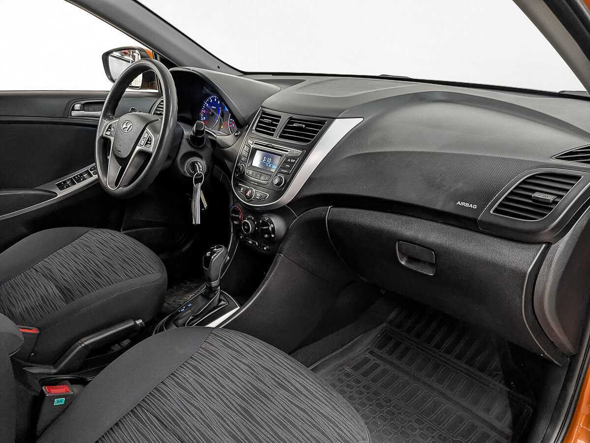 Hyundai Solaris с пробегом — 2015 год. Фото: #10