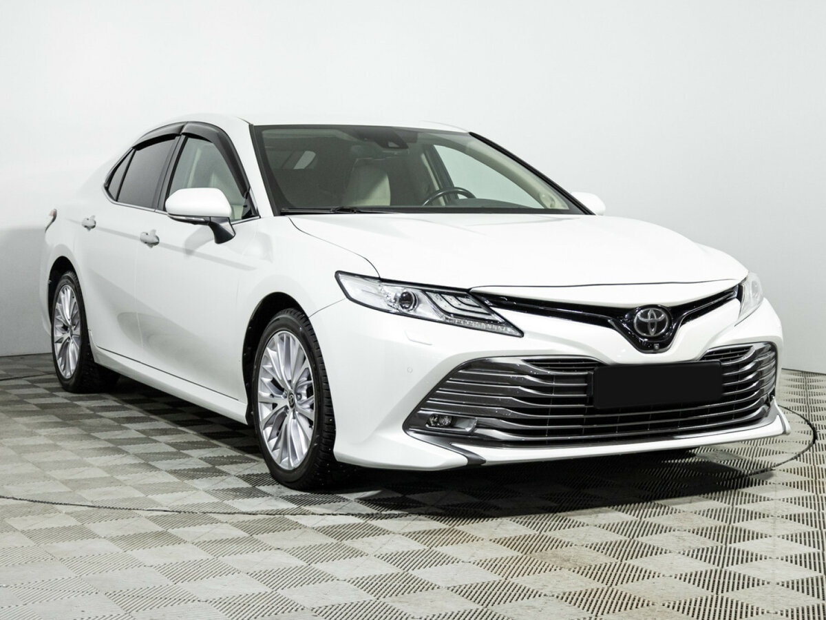 Toyota Camry с пробегом — 2020 год. Фото: #2