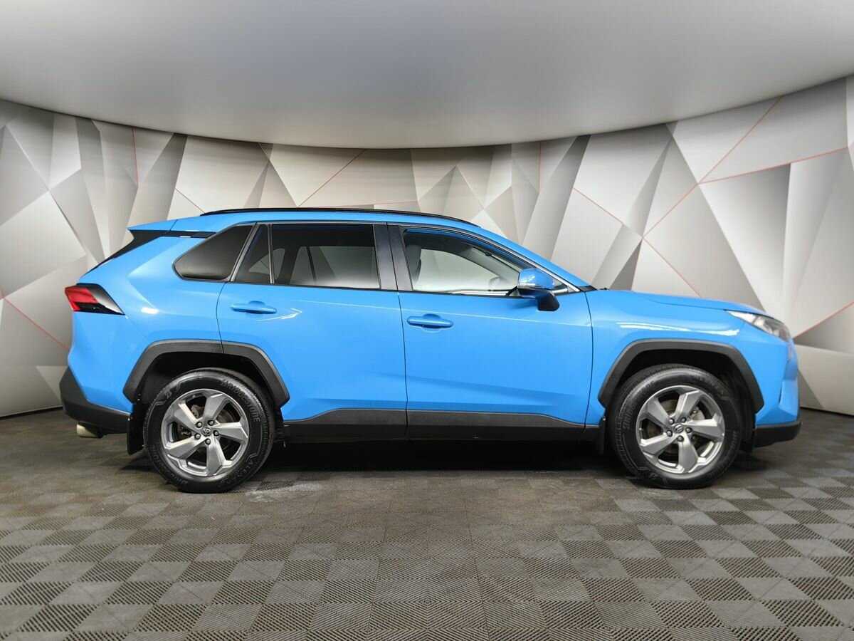 Toyota RAV4 с пробегом — 2021 год. Фото: #5