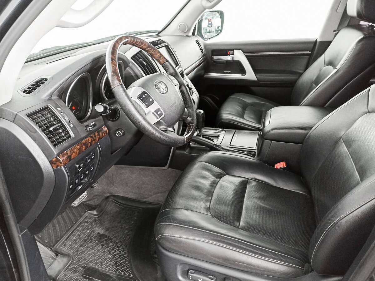 Toyota Land Cruiser с пробегом — 2013 год. Фото: #11