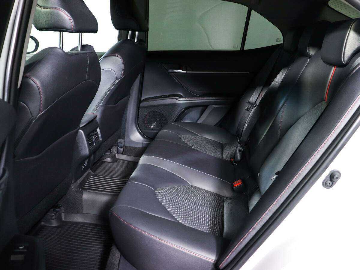 Toyota Camry с пробегом — 2021 год. Фото: #7