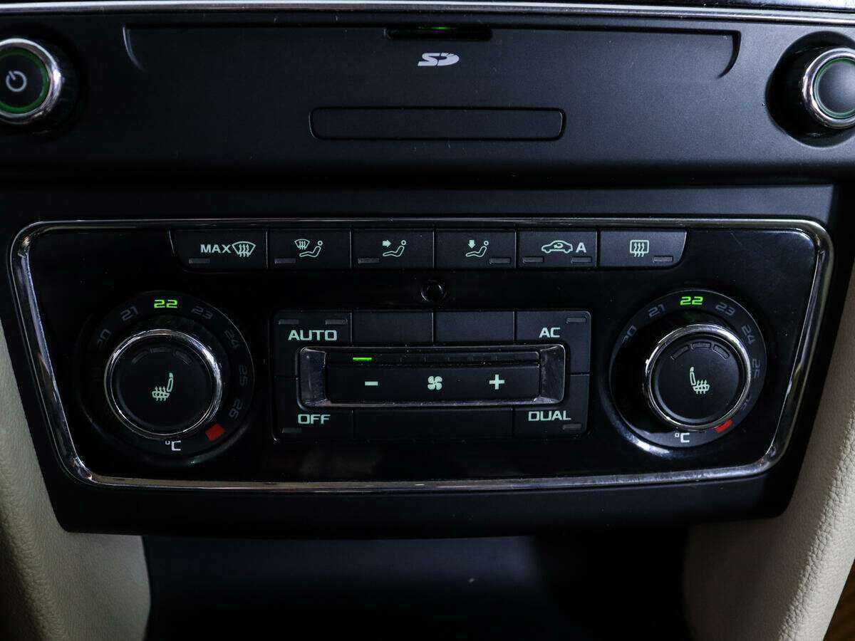 Skoda Superb с пробегом — 2011 год. Фото: #16