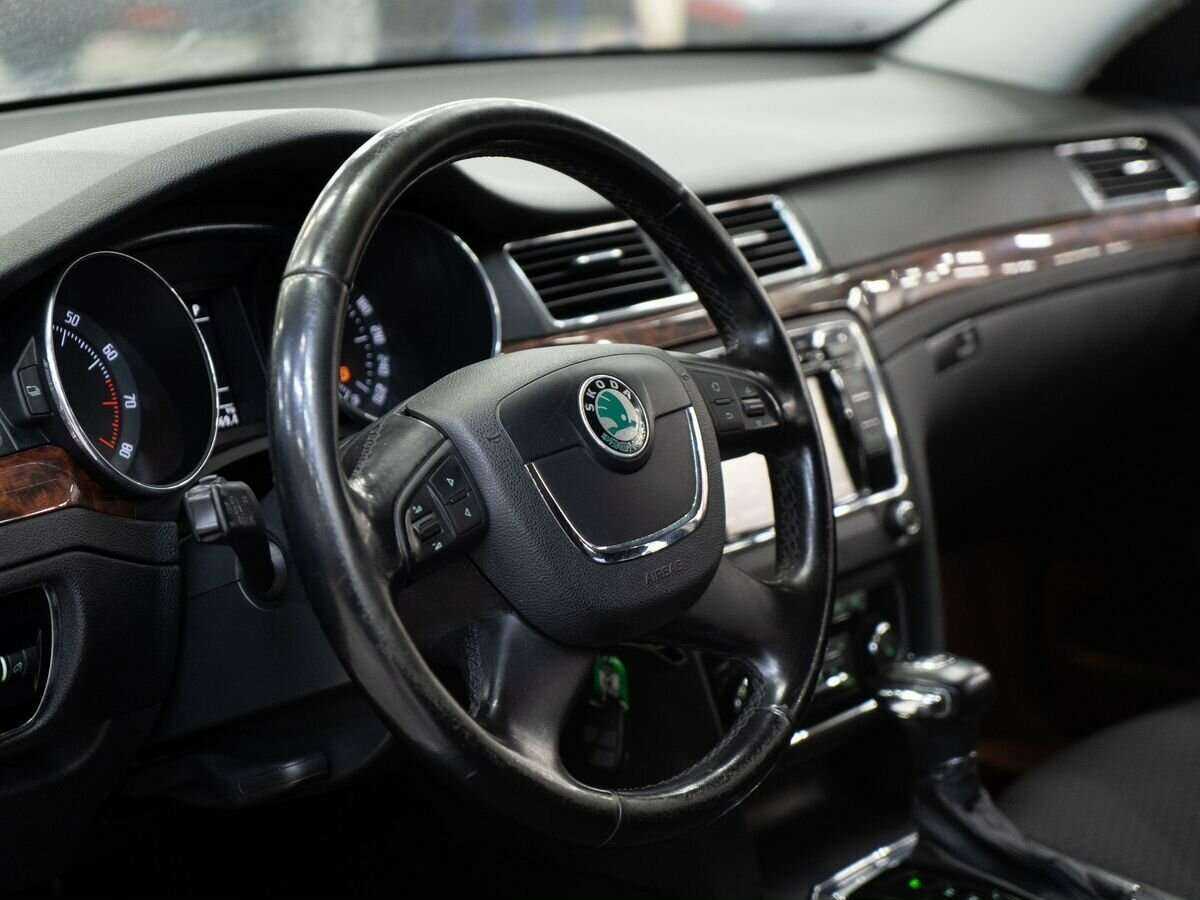 Skoda Superb с пробегом — 2011 год. Фото: #4