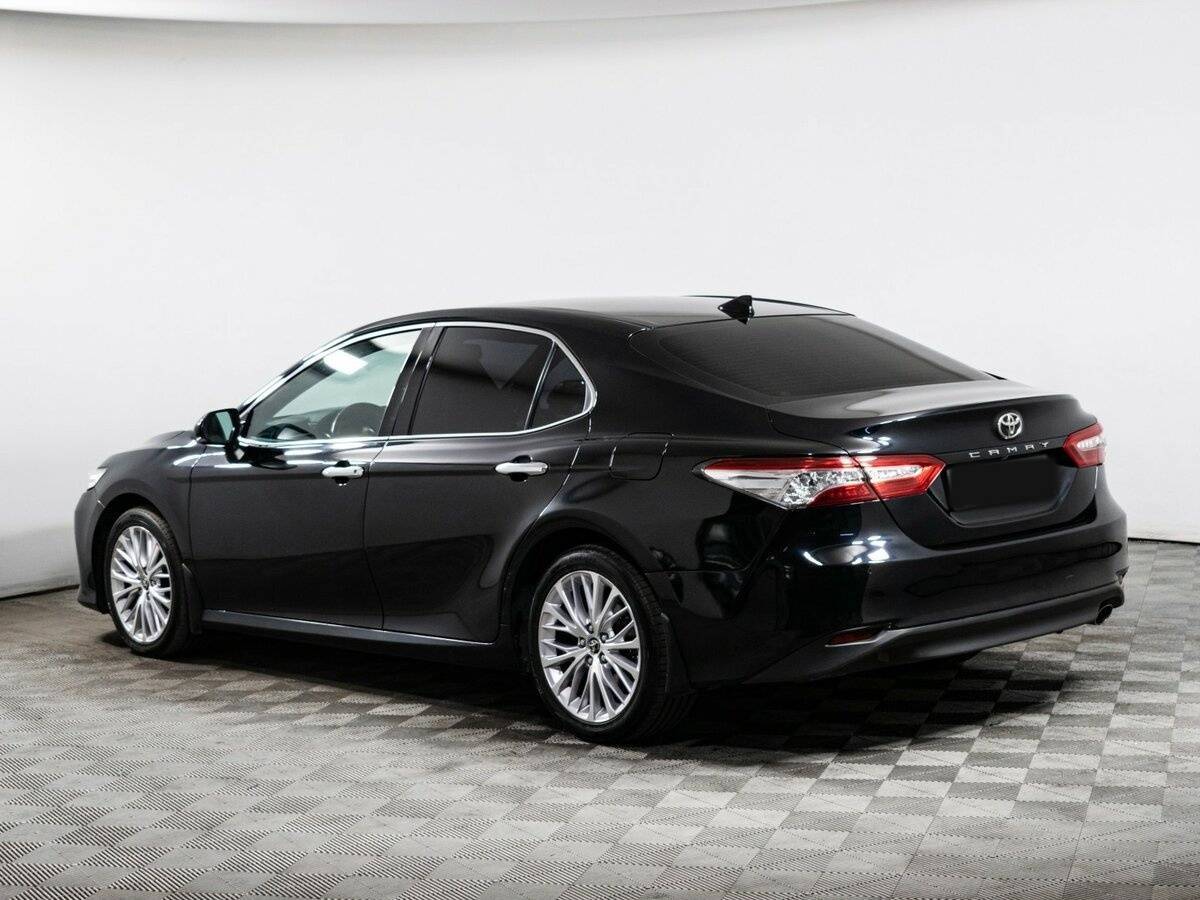 Toyota Camry с пробегом — 2020 год. Фото: #6