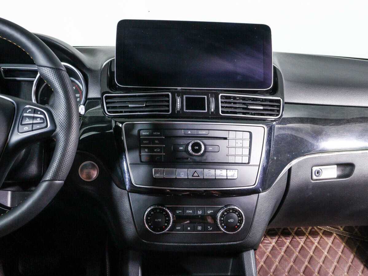 Mercedes-Benz GLE с пробегом — 2015 год. Фото: #10