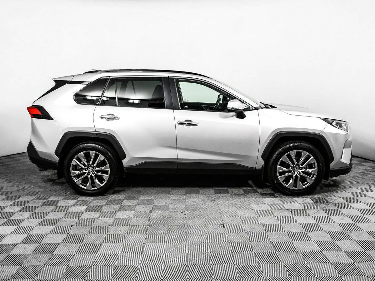 Toyota RAV4 с пробегом — 2021 год. Фото: #3