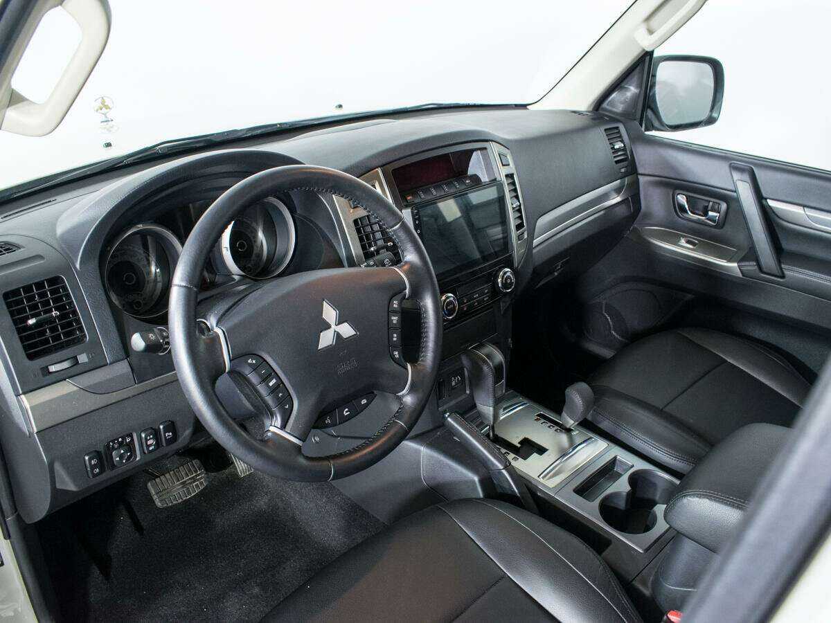 Mitsubishi Pajero с пробегом — 2021 год. Фото: #12