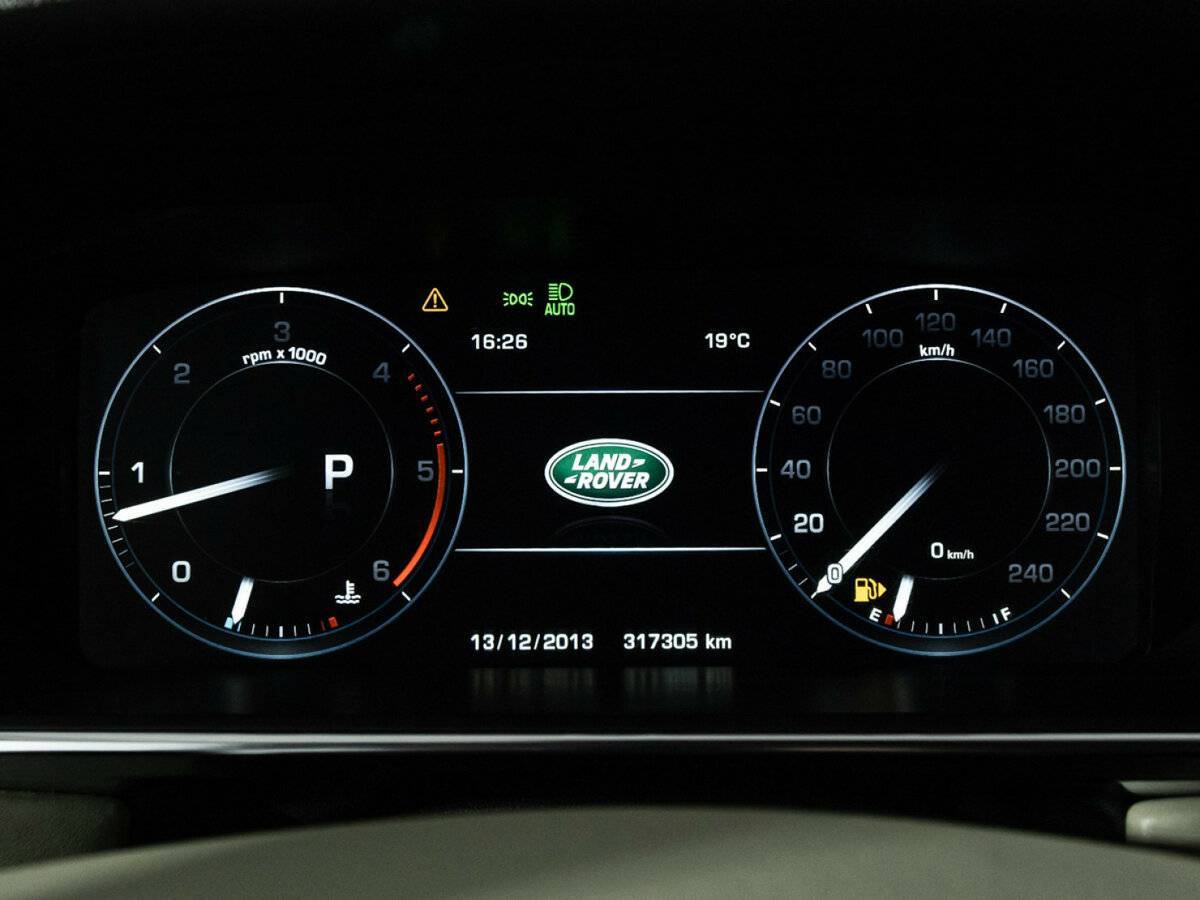 Land Rover Range Rover с пробегом — 2015 год. Фото: #9