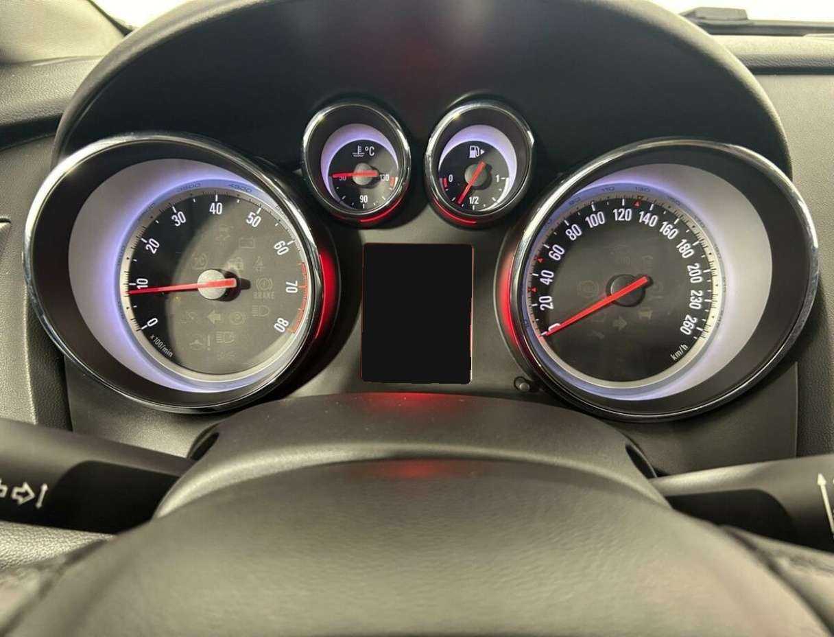 Opel Astra с пробегом — 2011 год. Фото: #10