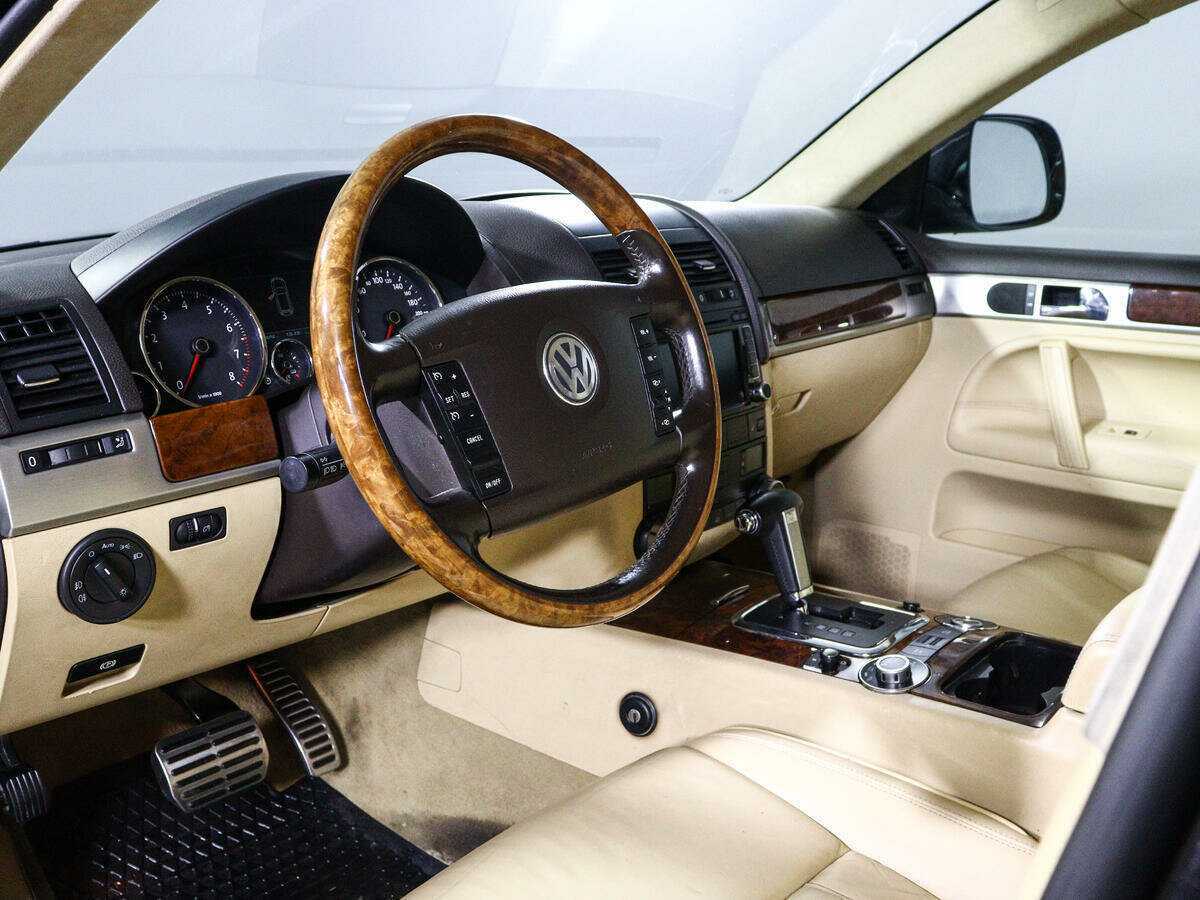 Volkswagen Touareg с пробегом — 2008 год. Фото: #13