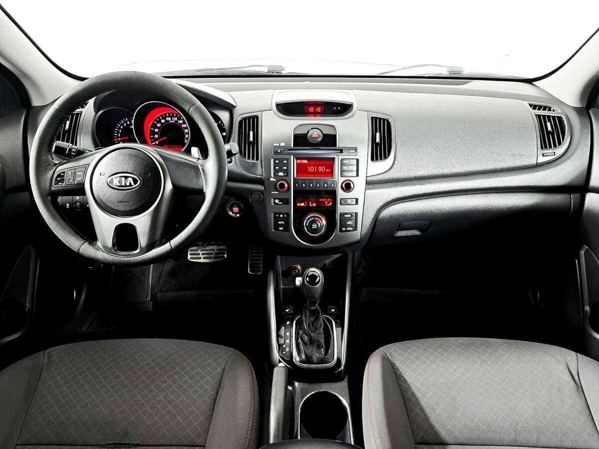 Kia Cerato с пробегом — 2011 год. Фото: #11