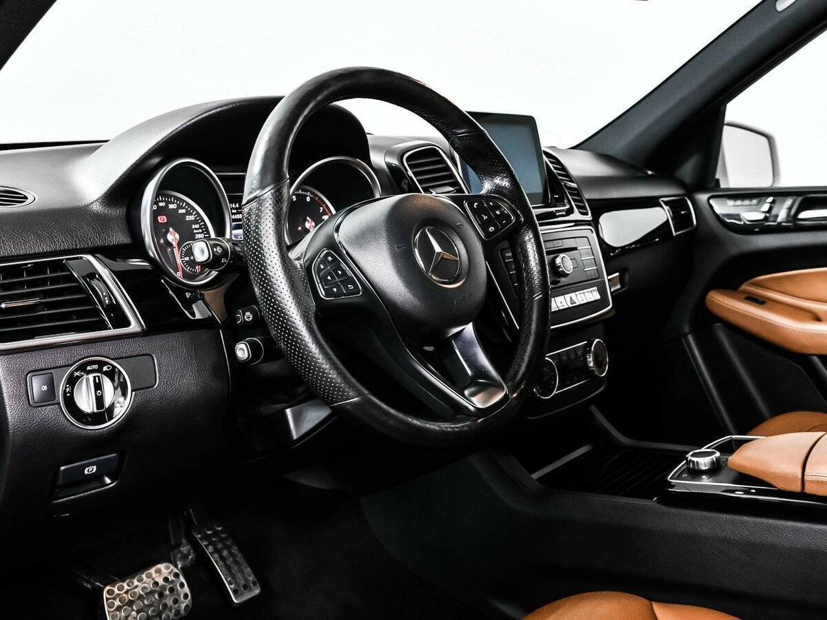 Mercedes-Benz GLE с пробегом — 2015 год. Фото: #11
