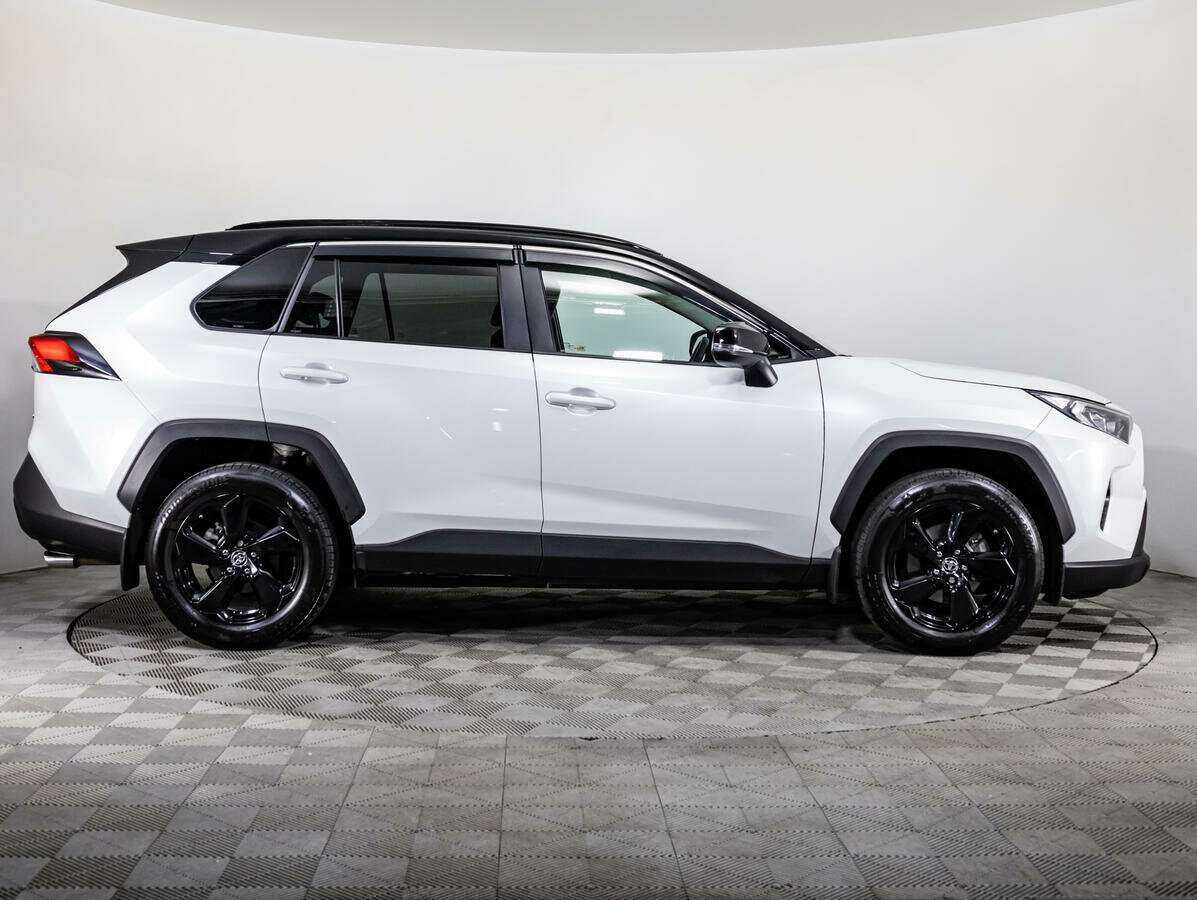 Toyota RAV4 с пробегом — 2020 год. Фото: #2