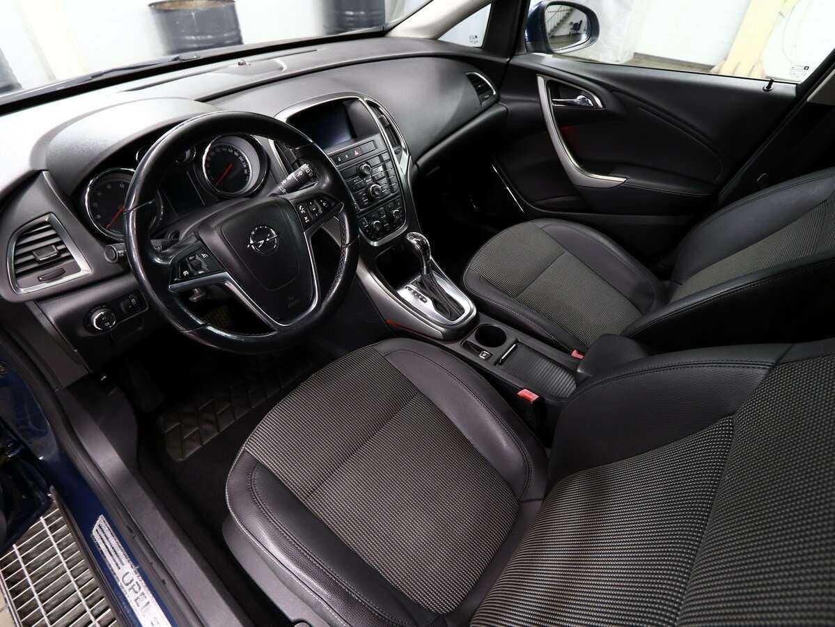 Opel Astra с пробегом — 2011 год. Фото: #7