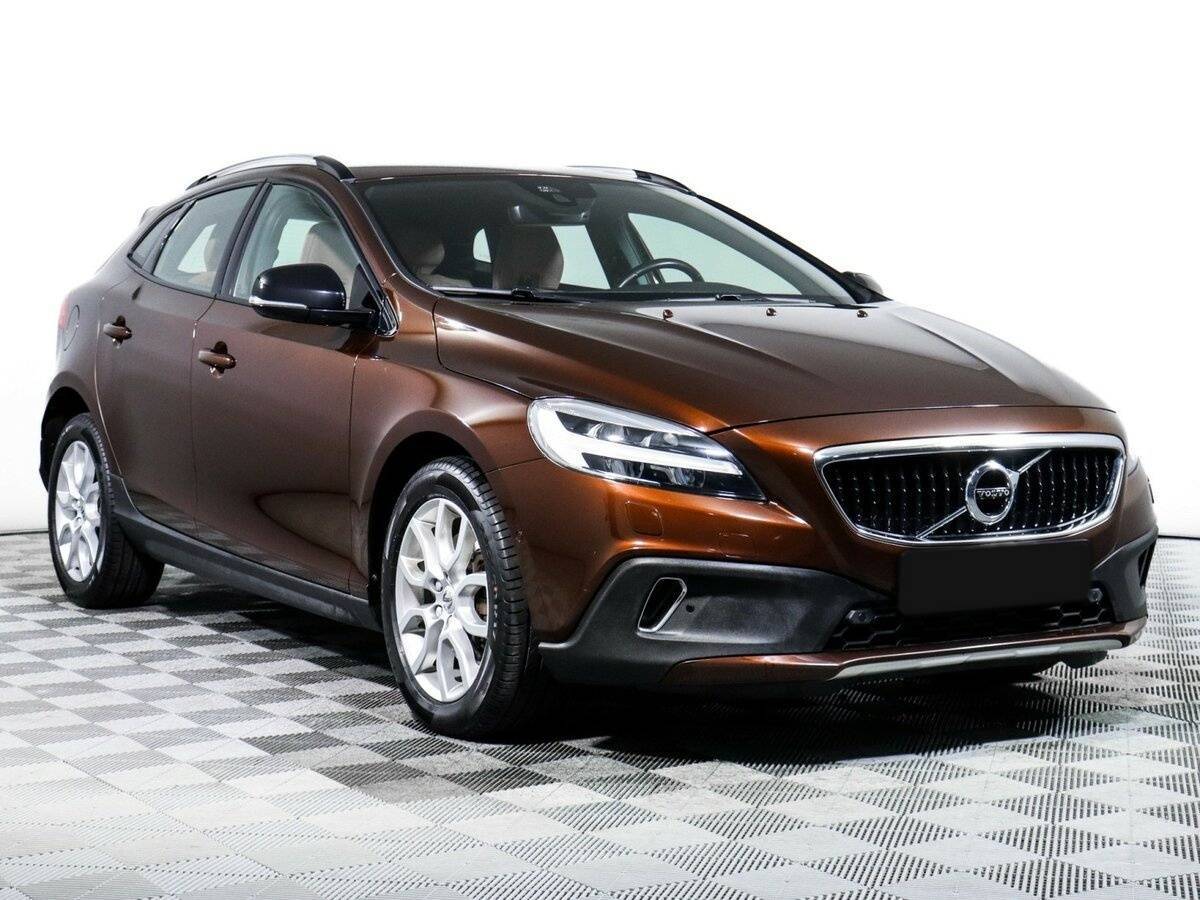 Volvo V40 Cross Country с пробегом — 2018 год. Фото: #2