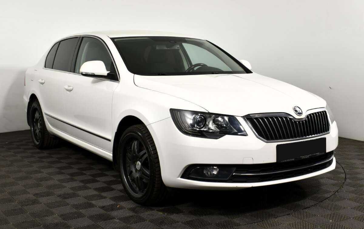 Skoda Superb с пробегом — 2015 год. Фото: #1