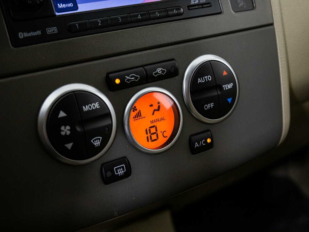 Nissan Tiida с пробегом — 2011 год. Фото: #16
