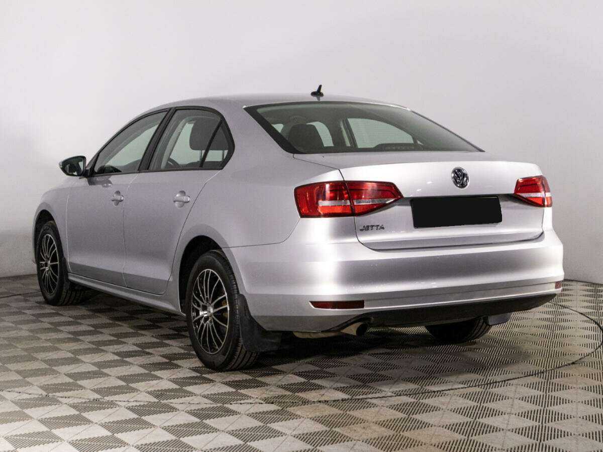 Volkswagen Jetta с пробегом — 2015 год. Фото: #6