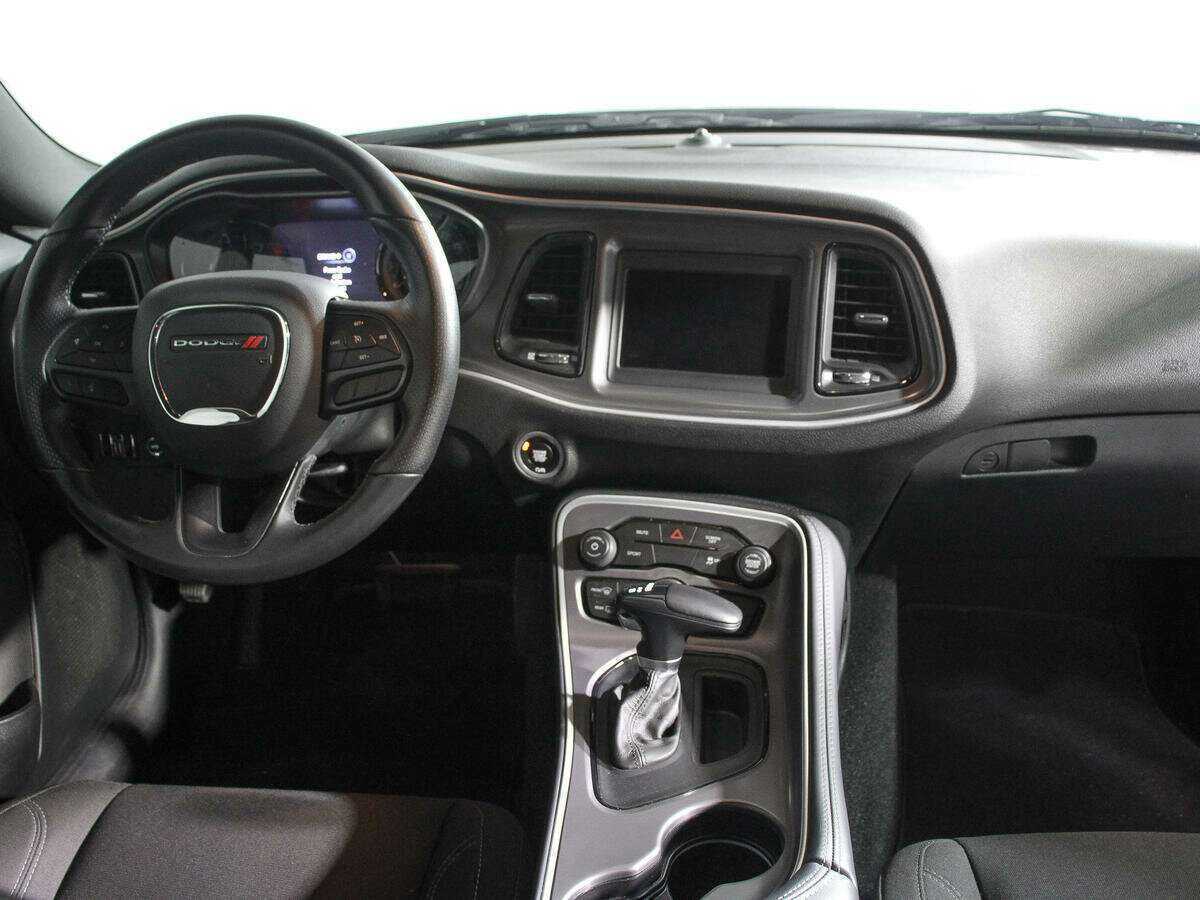 Dodge Challenger с пробегом — 2022 год. Фото: #10