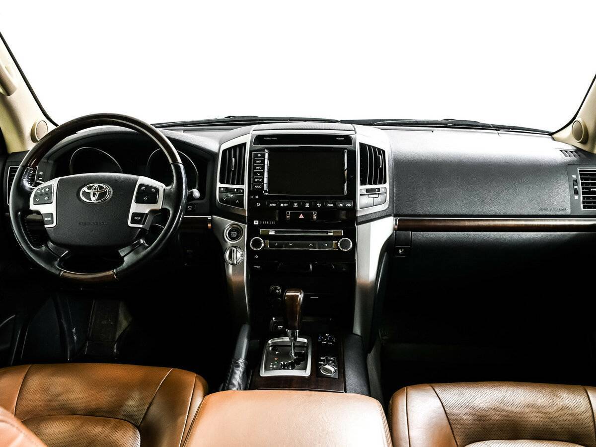 Toyota Land Cruiser с пробегом — 2014 год. Фото: #10