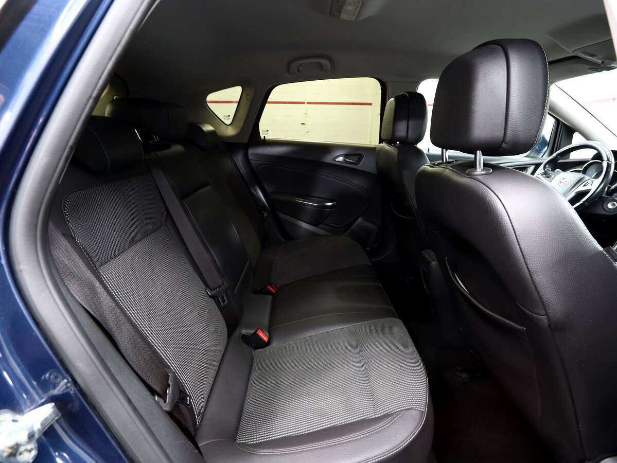Opel Astra с пробегом — 2011 год. Фото: #19