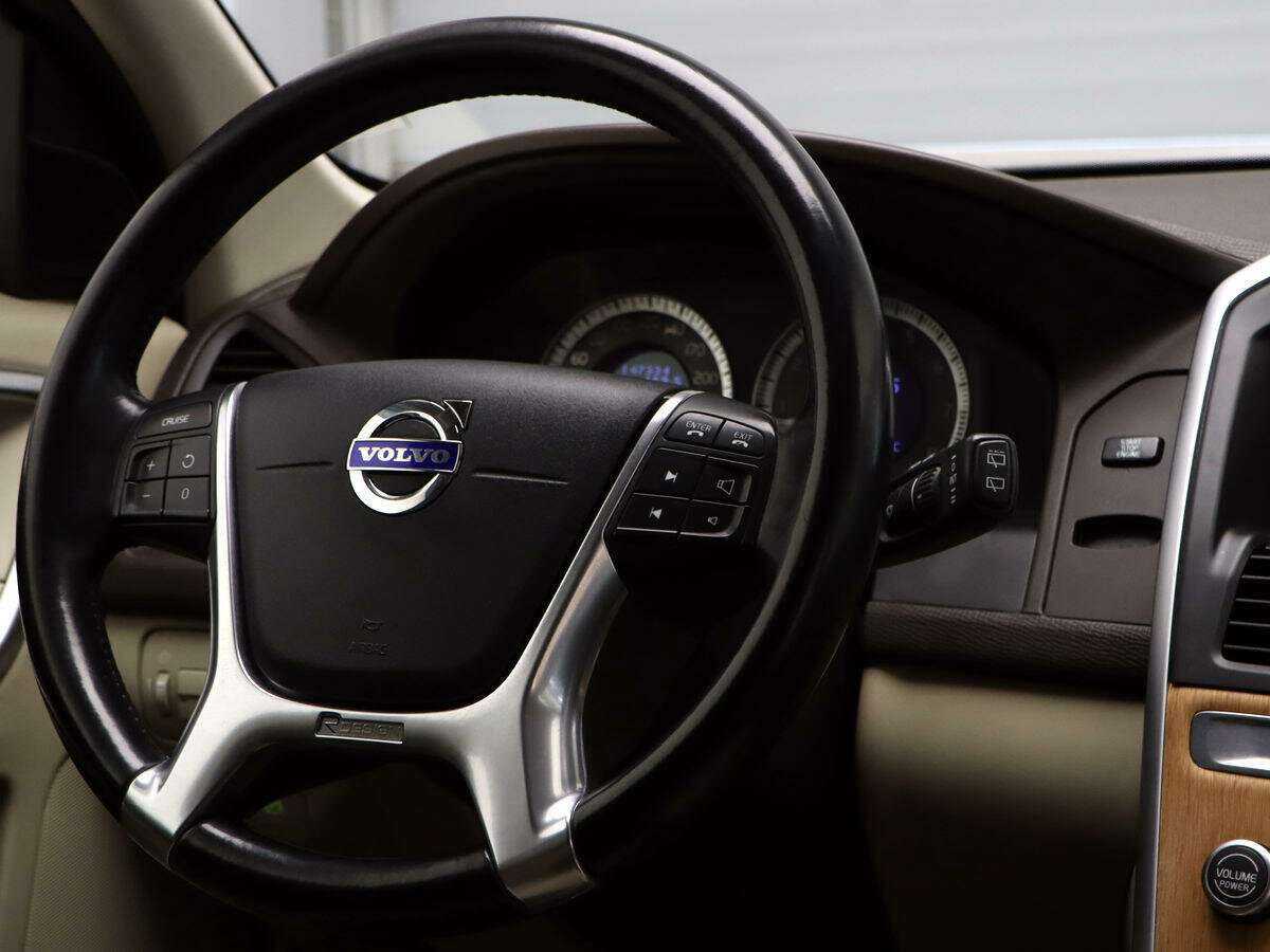 Volvo XC60 с пробегом — 2010 год. Фото: #11