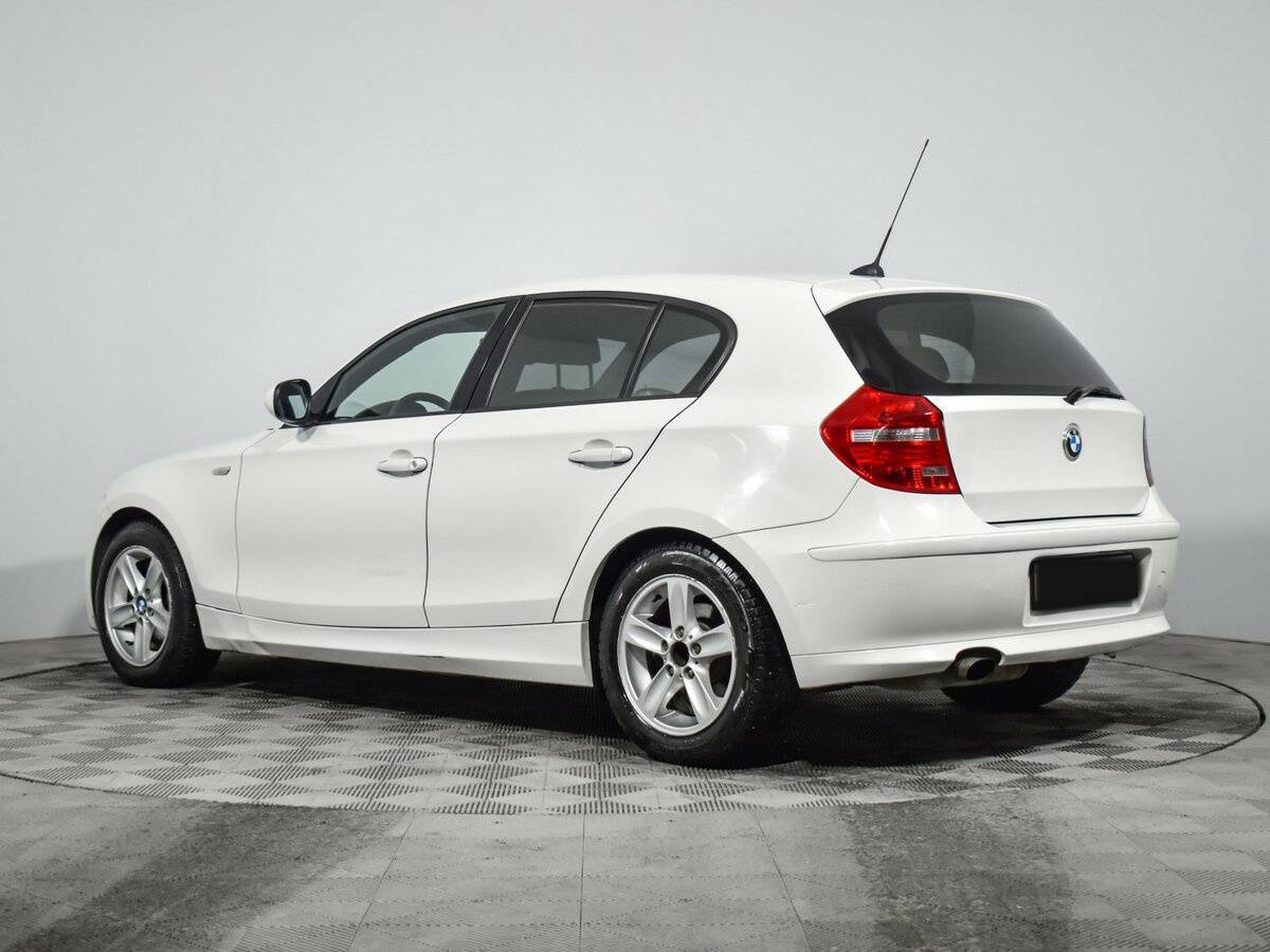 BMW 1 серии с пробегом — 2010 год. Фото: #6