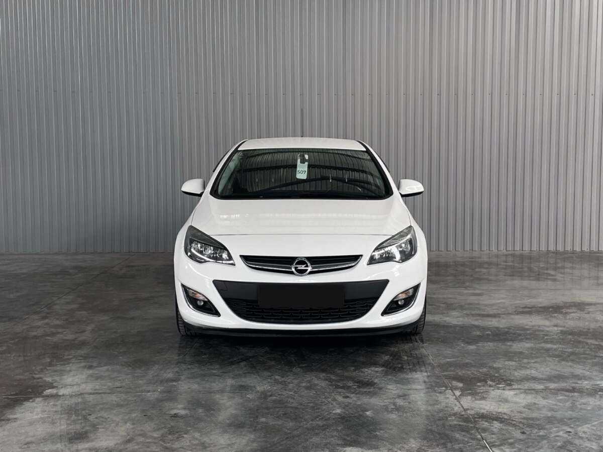 Opel Astra с пробегом — 2014 год. Фото: #1