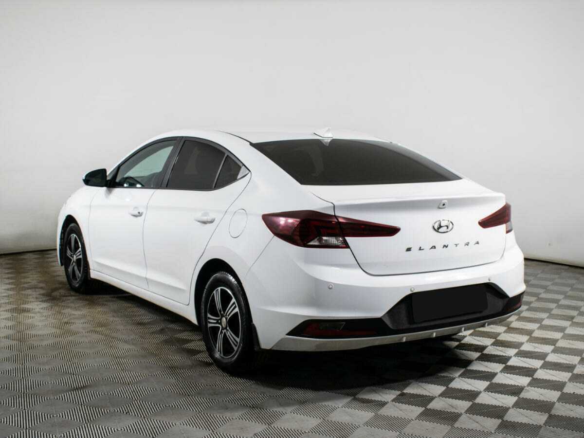 Hyundai Elantra с пробегом — 2019 год. Фото: #6